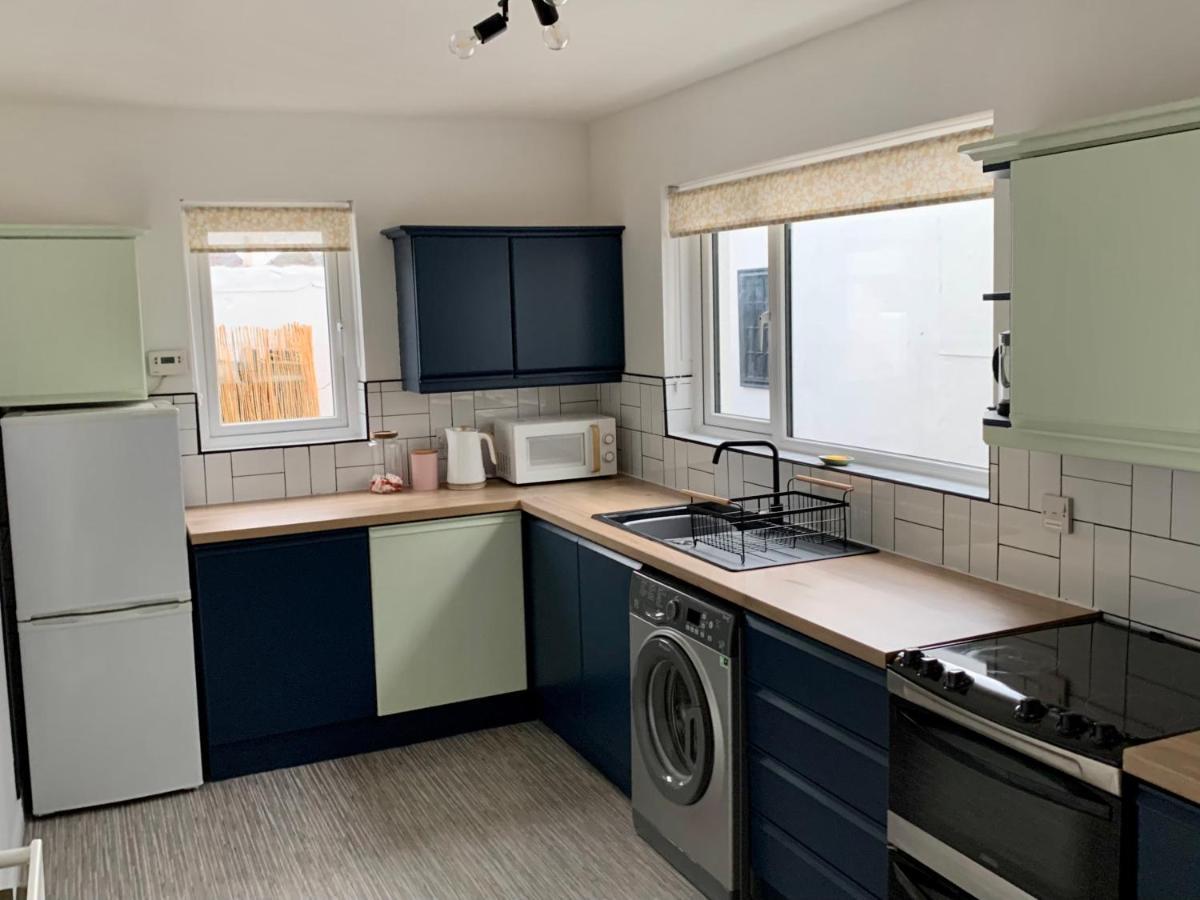 La Brisa-Fully Refurbished, Perfect Local Villa Portrush Bagian luar foto